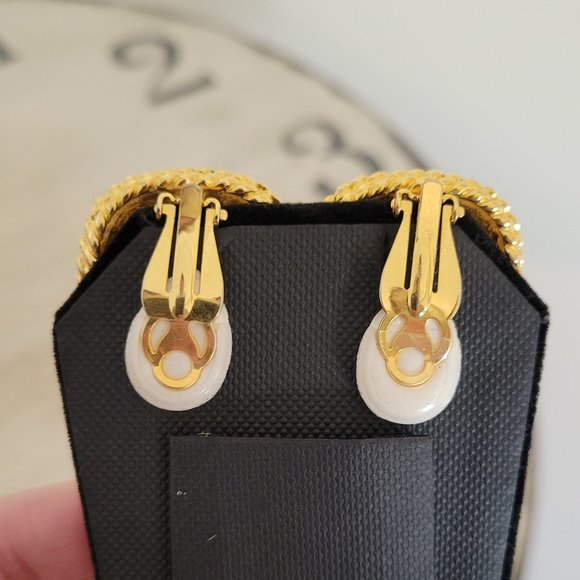 M JENT Black Enamel Clip-on Earrings - Picture 5 of 7